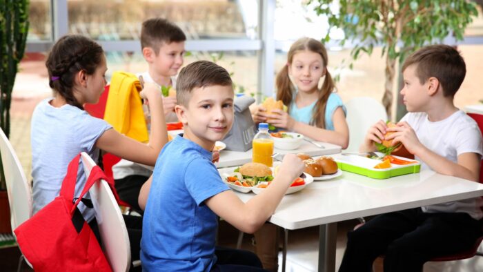 Actuación educativa monitores comedor escolar